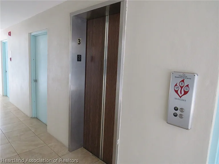 121 Country Club Dr #302 — Photo 37