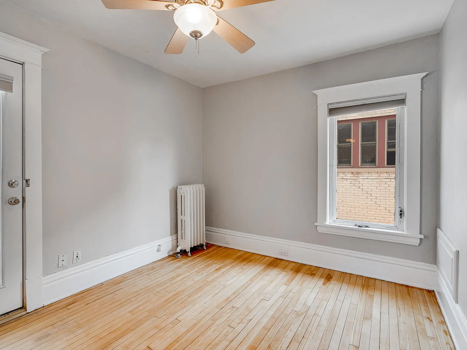 3 bed, 1.0 bath, 970 sqft, $1,800 — Photo 3