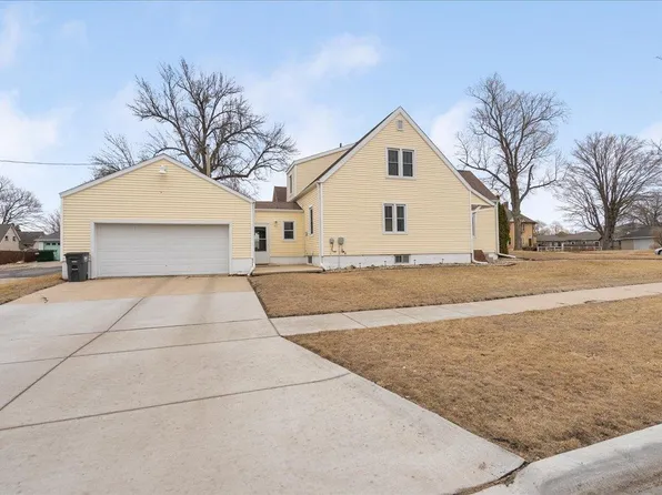 1014 12th St, Eldora, IA 50627