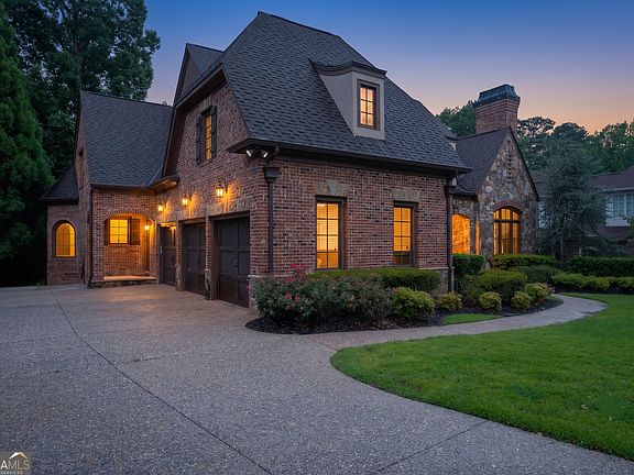 3rd image of 831 Camden Park Ct NE
