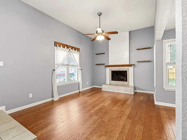 3856 Forestwood Ct — Photo 5
