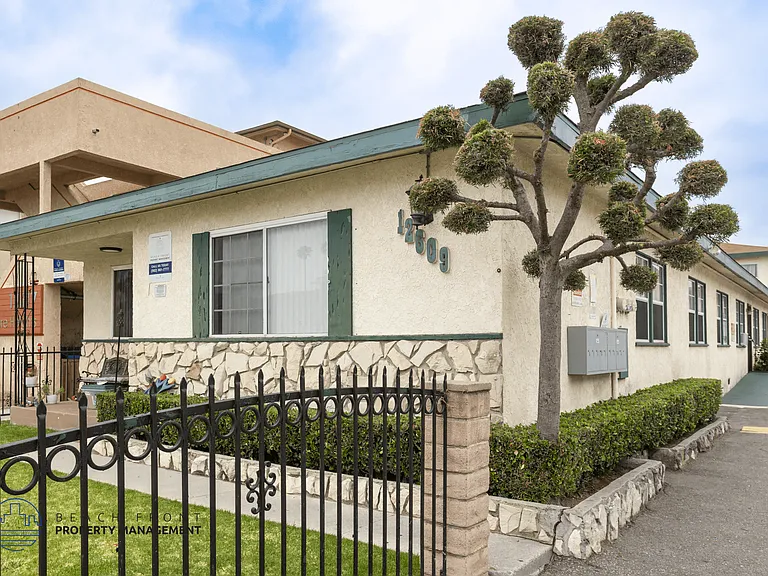 12603-12609 Eucalyptus Ave — Photo 13