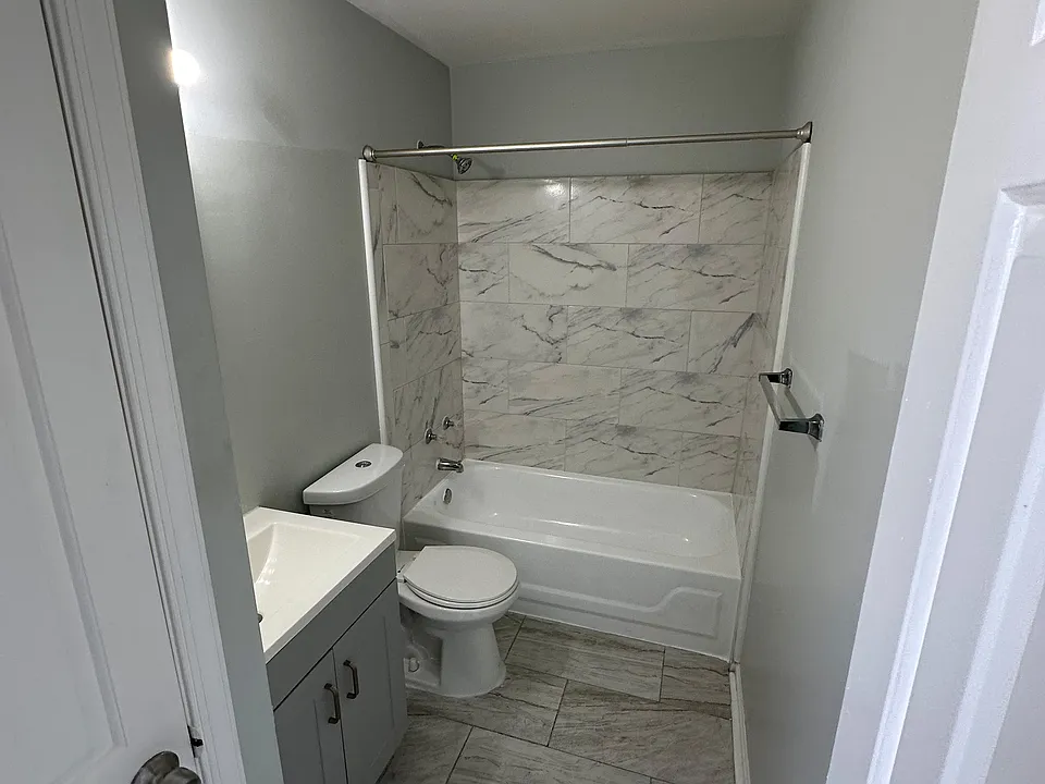 2413-3 Greenmount Ave