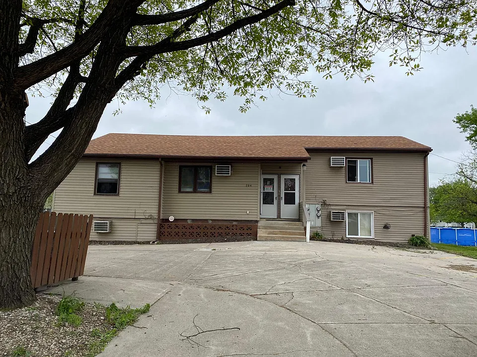 704 N 1st St #1-5
