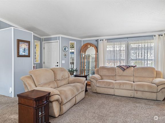 3rd image of 6592 Capricorn Lane NE