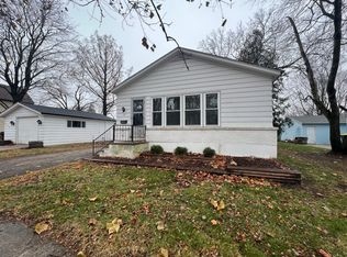 137 Robinson St, Genoa, IL 60135