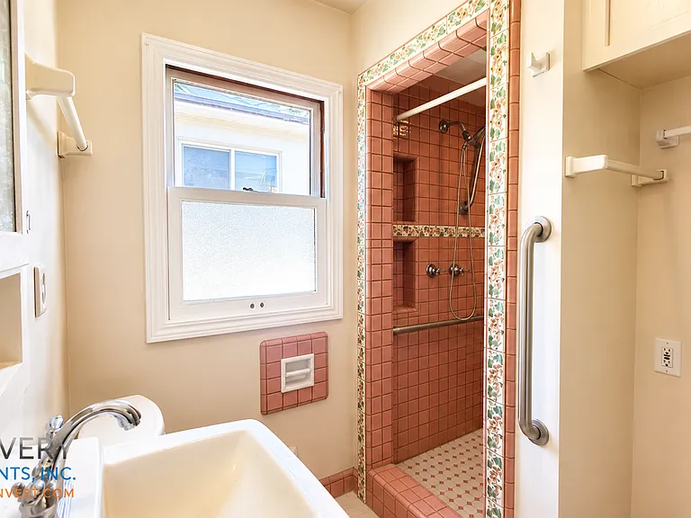202 Kenyon Ave — Photo 17