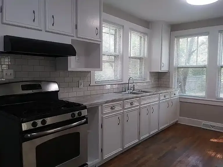 3 bed, 700 sqft, $1,300 — Photo 4