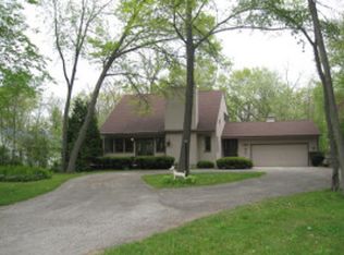 5064 Walnut Grove Dr, Poplar Grove, IL 61065