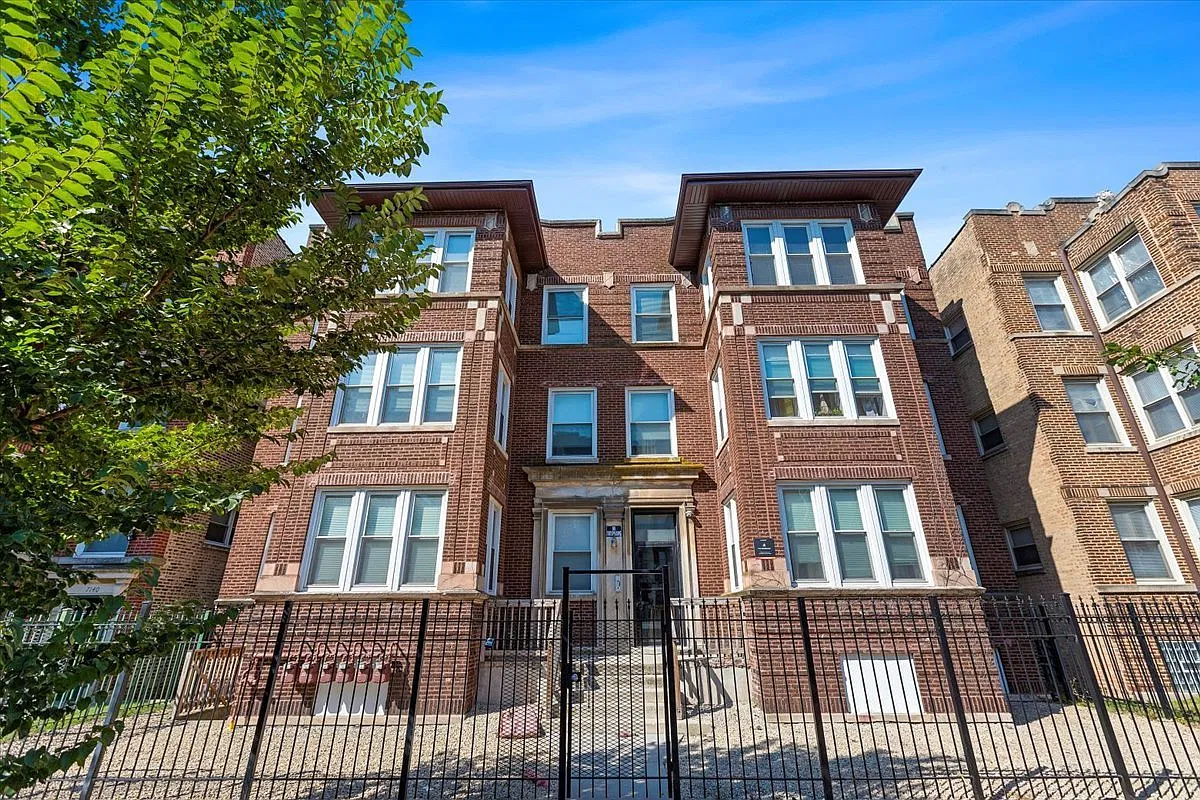 3 bed, $1,800 — Photo 1