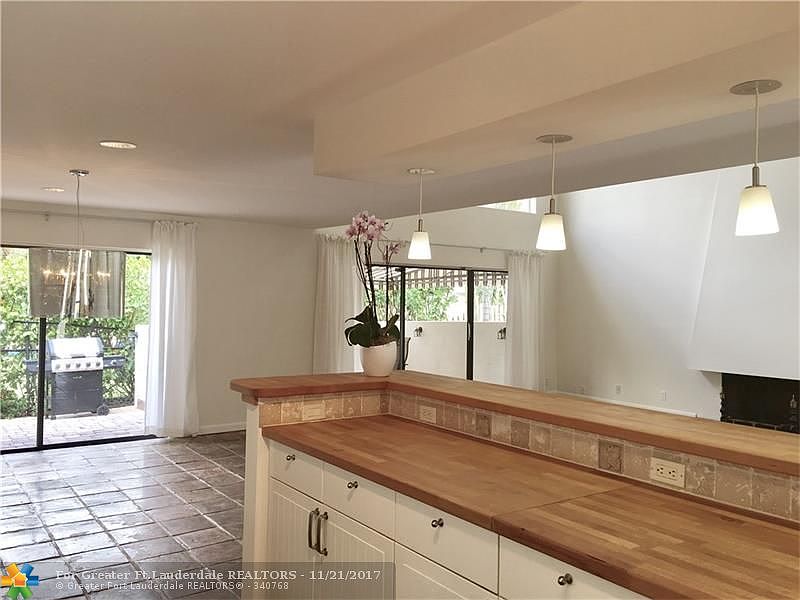1st image of 2505 Hibiscus Pl
