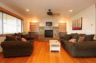 4th image of 4627 Danube Ln