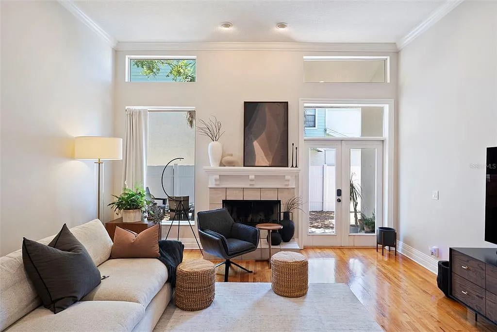 3 bed, 2.5 bath, 3362 sqft, $7,500 — Photo 3