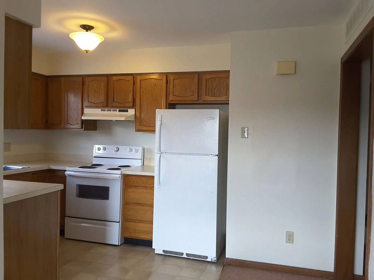 120 S Silverwood Ln — Photo 2