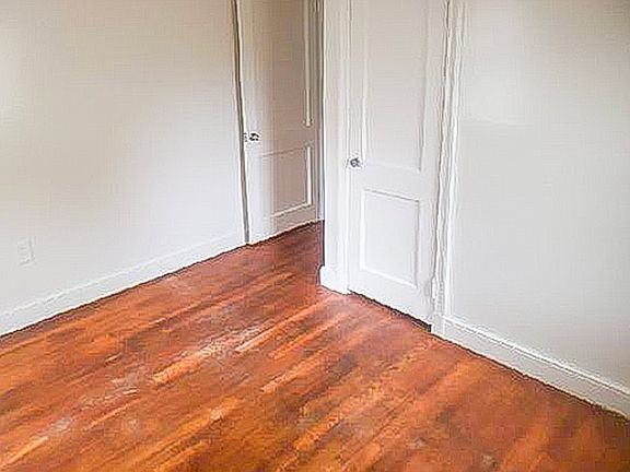4th image of 2916 Lynhaven Ave