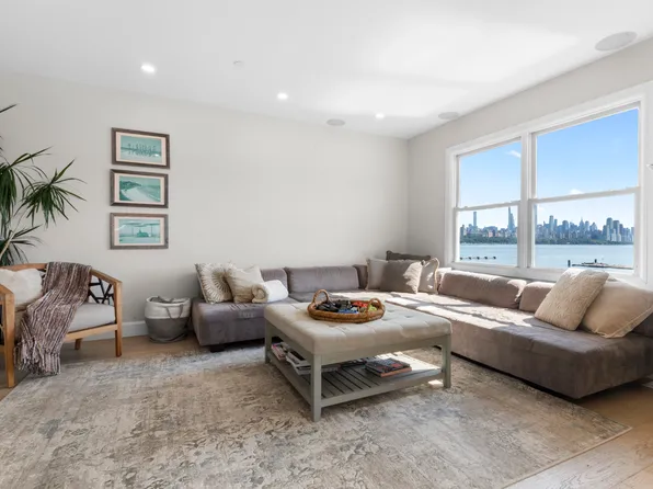 121 The Promenade image 2 of 26