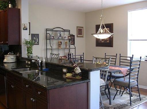 Kitchen breakfast bar