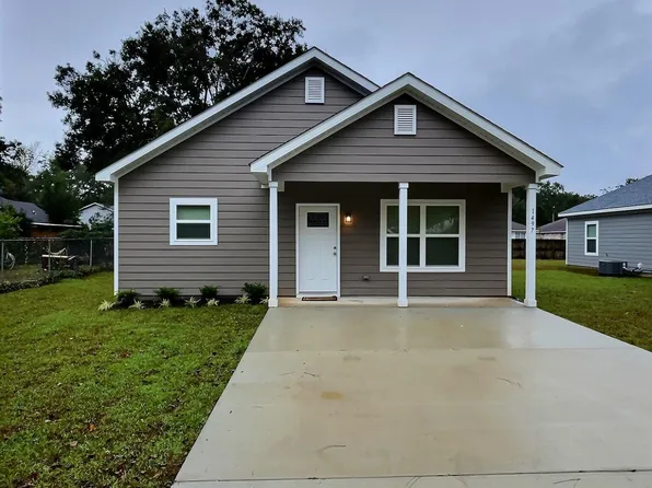 1497 S 10th St, Ocean Springs, MS 39564