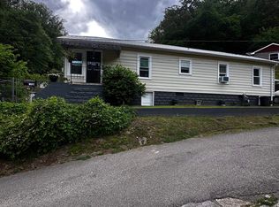 302 9th St, Logan, WV 25601