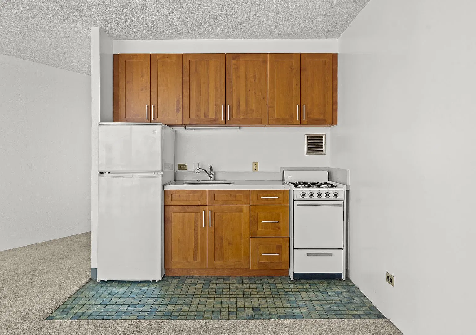 Studio with A/C, a full kitchen in Ala Moana Area — Photo 2