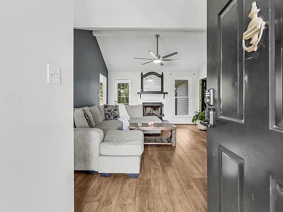 5th image of 1422 Honeysuckle Ln