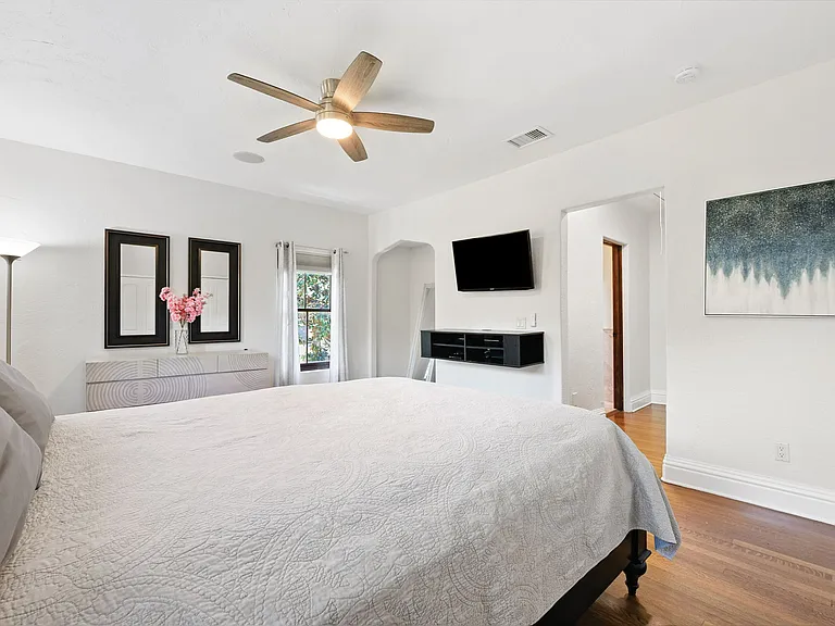 4555 W Swann Ave — Photo 31