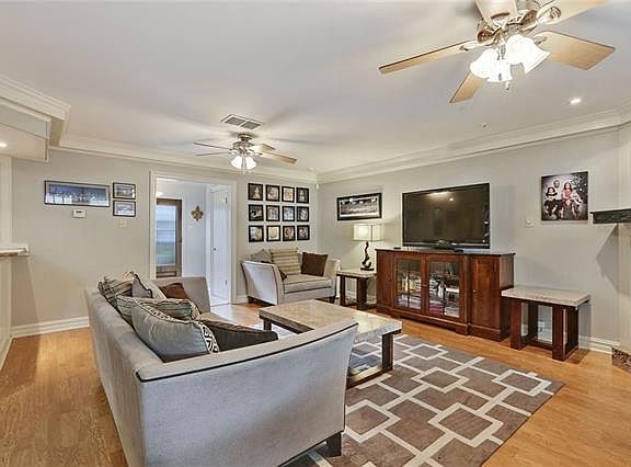 3rd image of 4800 Chateau Dr