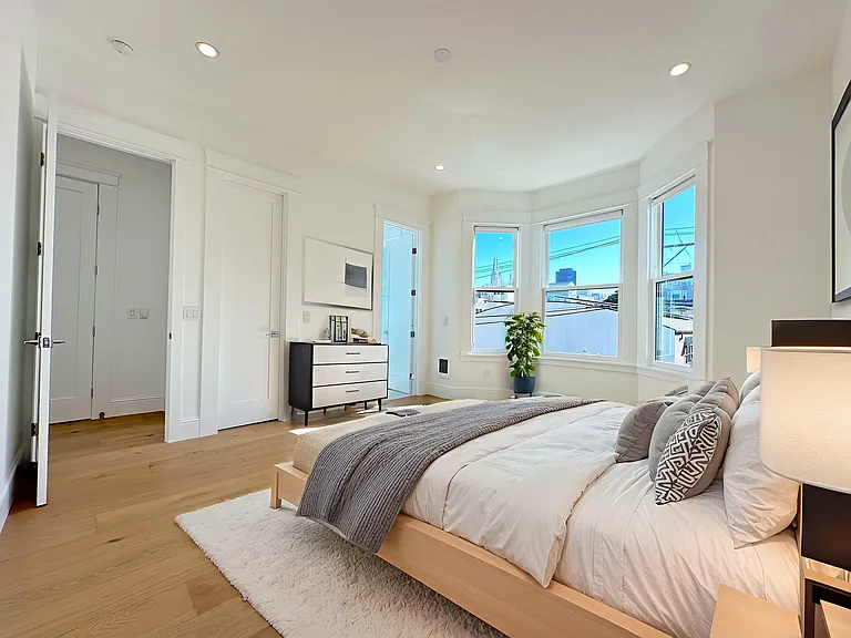 576 Chestnut St — Photo 16