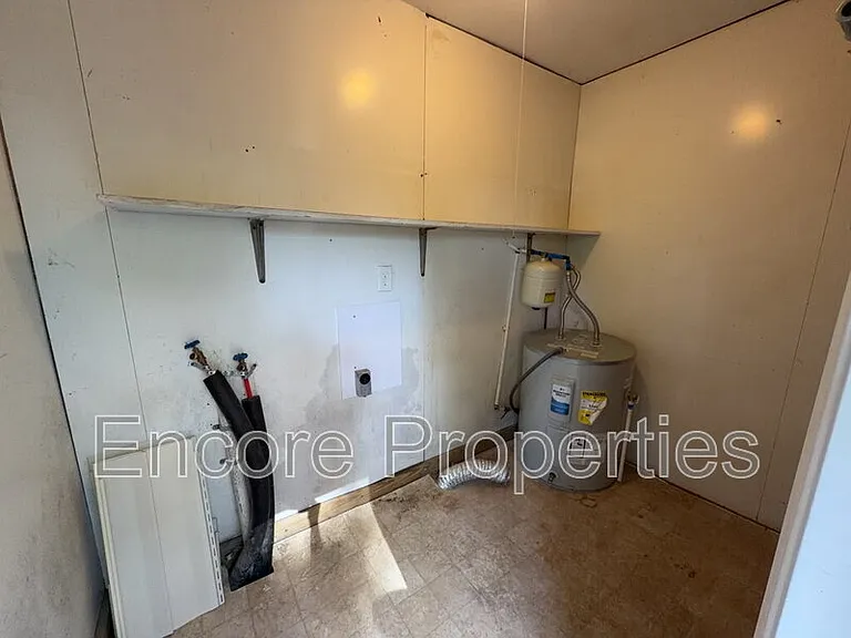 2731 Knowles St — Photo 11