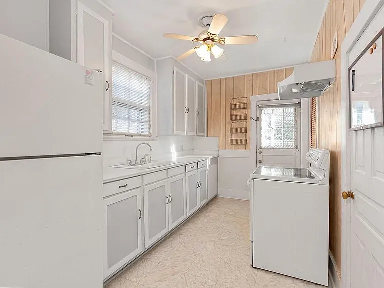 303 S 5th Ave — Photo 8