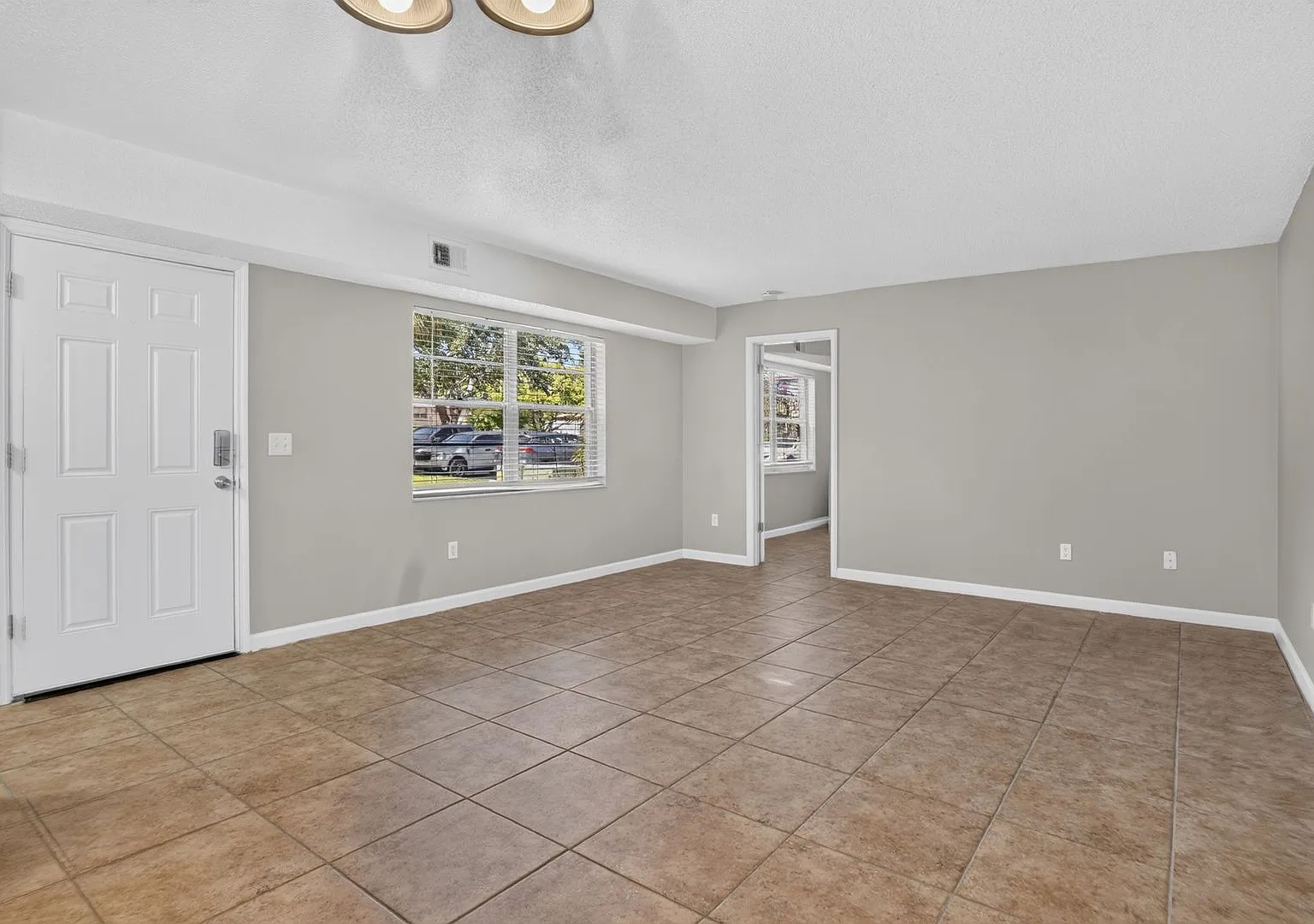 Well appointed 2/2 1st floor condo in beautiful Winter Garden. Available Now! — Photo 4