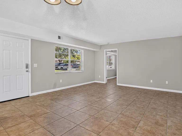 53 Windtree Ln #G102 — Photo 4