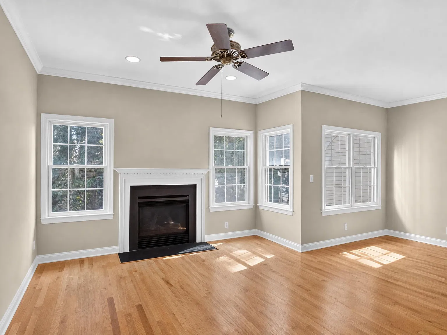 3 bed, 3335 sqft, $5,000 — Photo 3