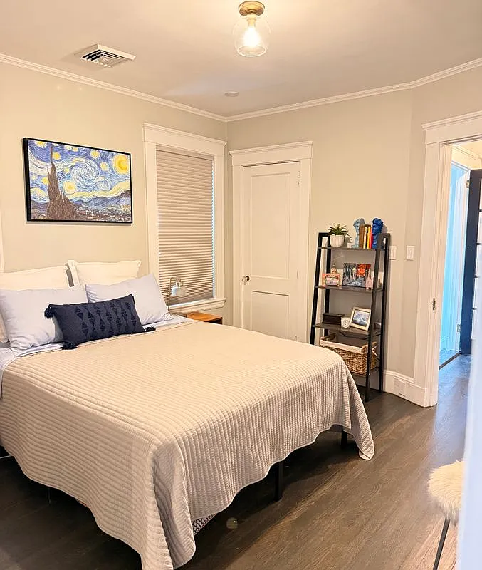 3 bed, 1.0 bath, 1335 sqft, $3,900 — Photo 3