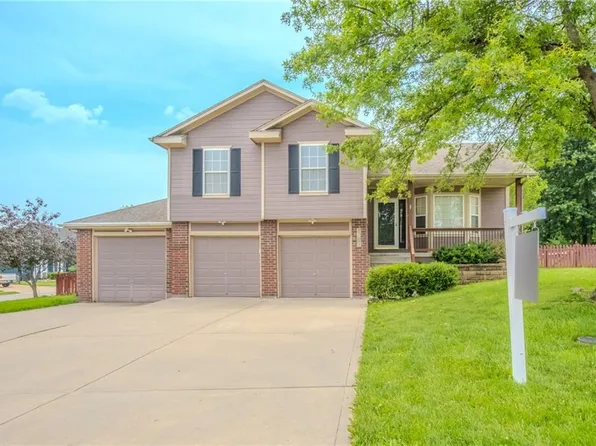 1703 Rolling Rock Rd, Raymore, MO 64083