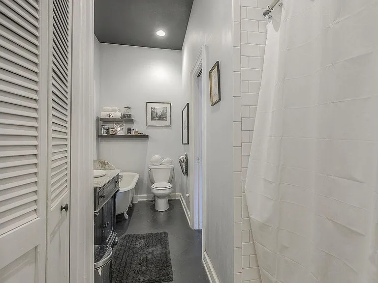 4624 Mercier St — Photo 15