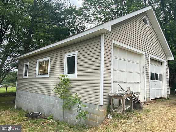 4th image of 6 Hawks Nest Ln