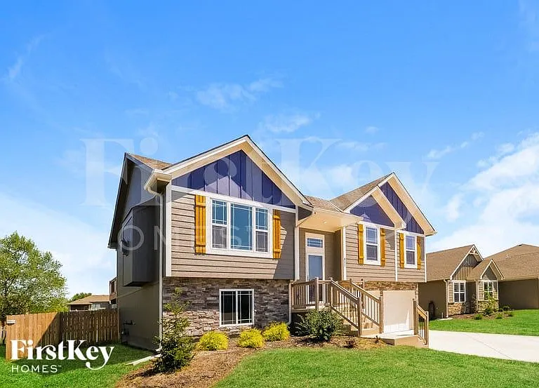 811 S Sunset Ln — Photo 2