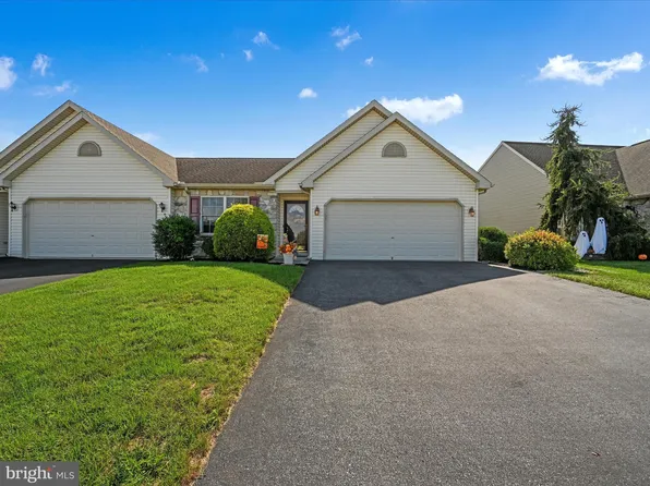 2142 Weeping Willow Ln, Mount Joy, PA 17552
