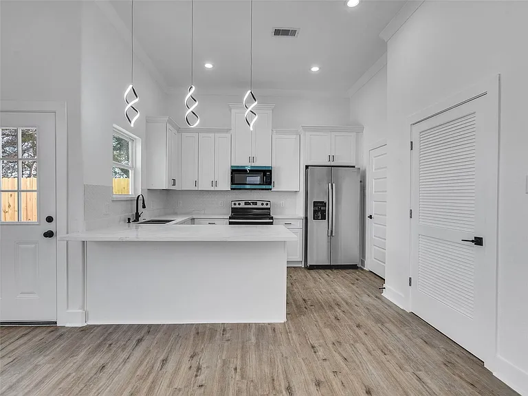 5128 Clover St #B — Photo 9