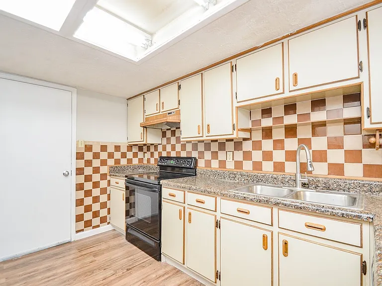 7623 Kite Hill Dr — Photo 11
