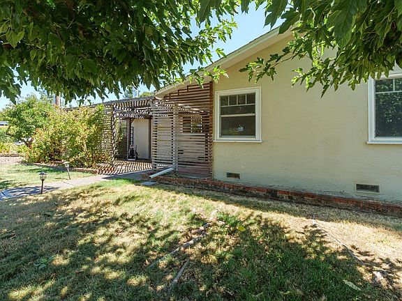 5th image of 212 Adrian Way
