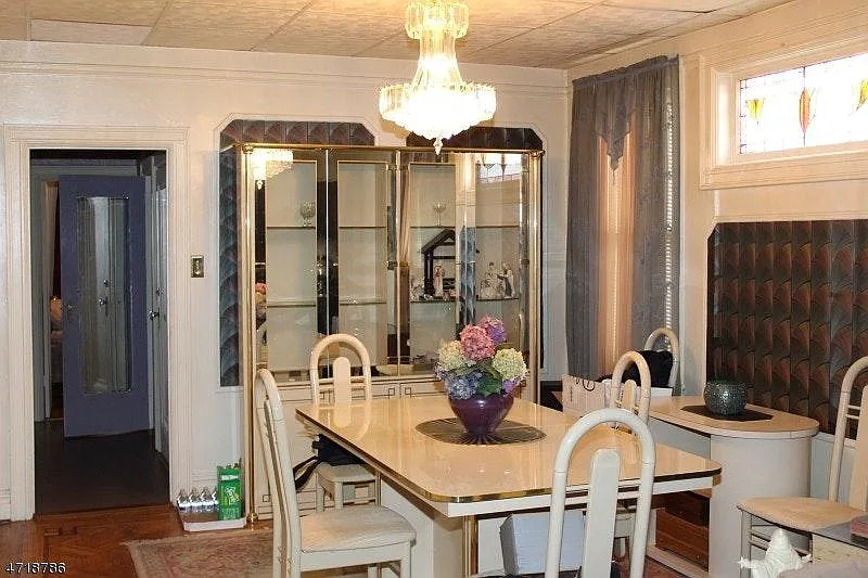 3 bed, 3000 sqft, $2,600 — Photo 2