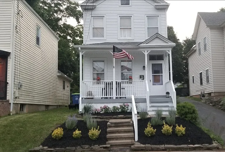 109 Grove St — Photo 1