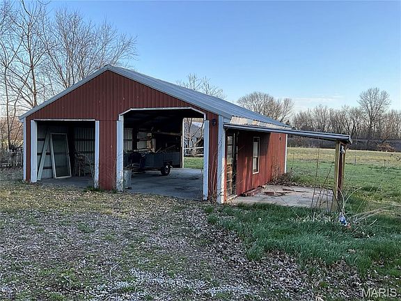 2nd image of 901 Booneslick Rd
