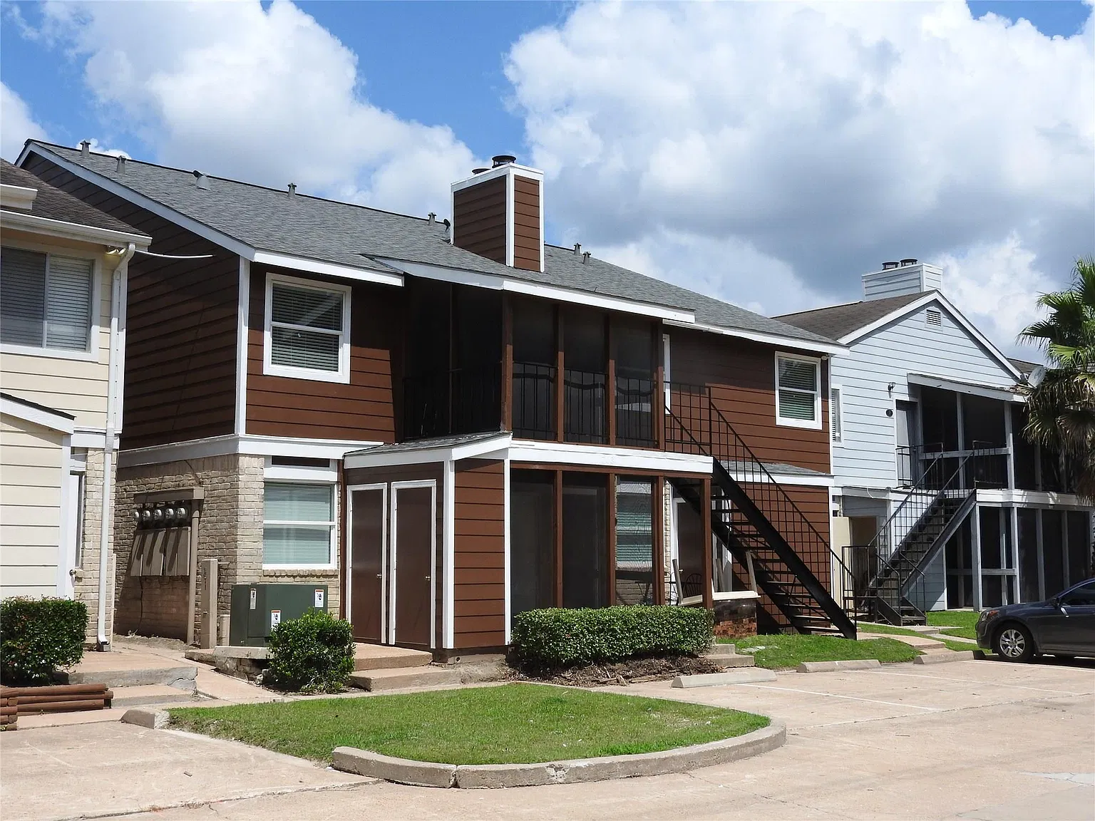 3 bed, 2.0 bath, 1052 sqft, $1,350 — Photo 2