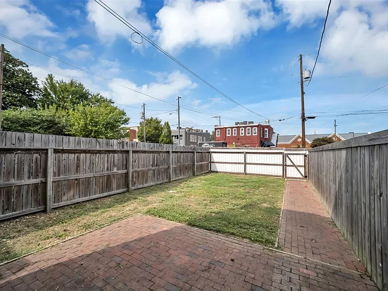 1834 Parkwood Ave — Photo 18