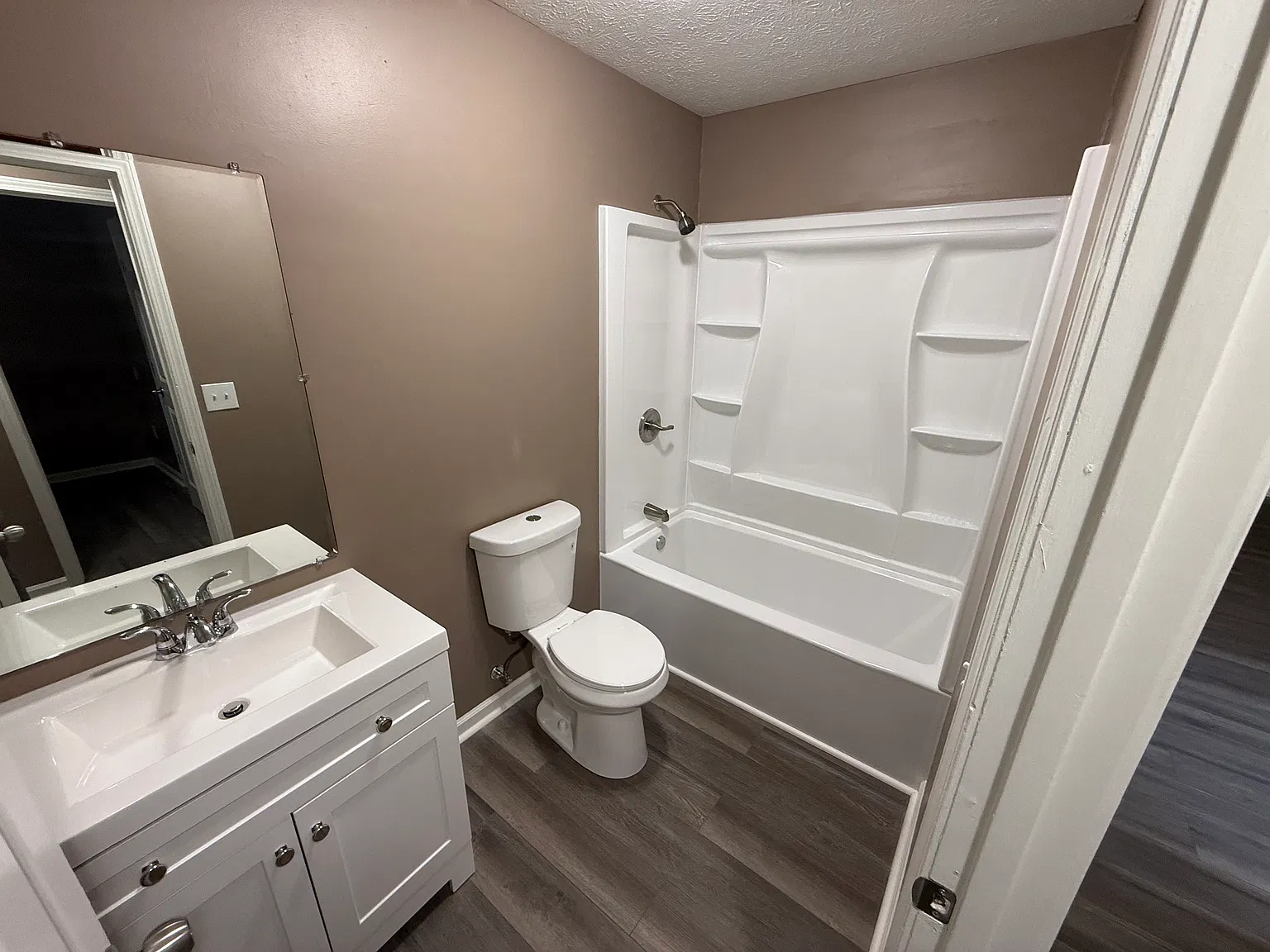4 bed, 1301 sqft, $1,600 — Photo 3