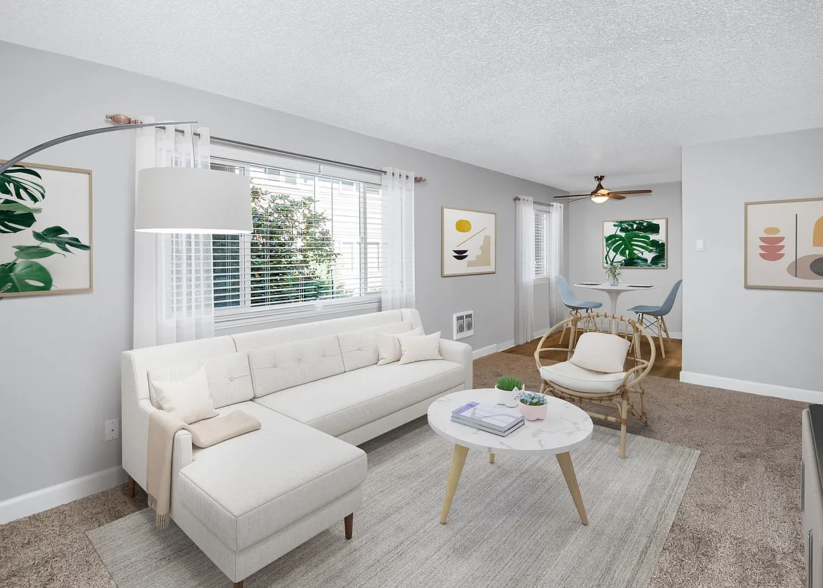 Cozy living room with additional dining nook - 2121 Multnomah