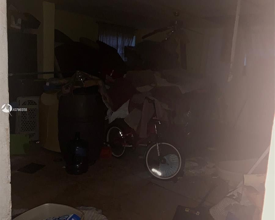 2nd image of 1120 Park Dr